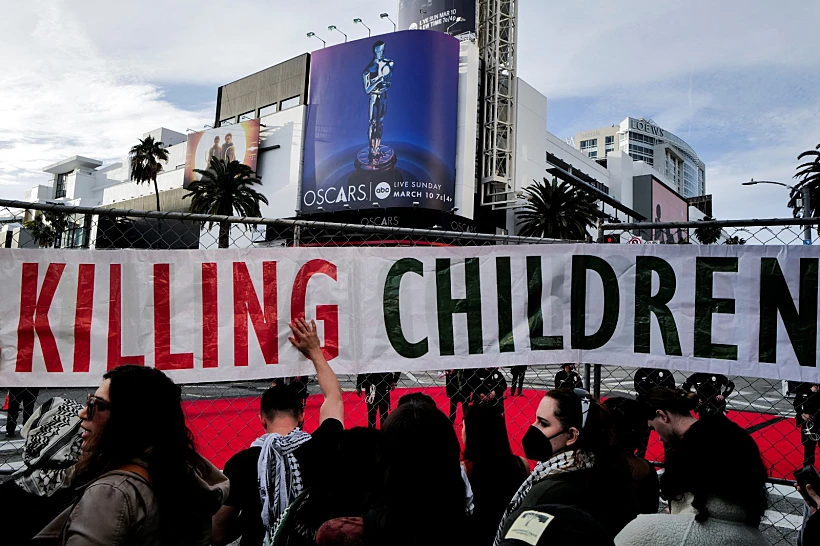 הפגנה פרו-פלסטינית מחוץ לתיאטרון הדלבי. אוסקר 2024