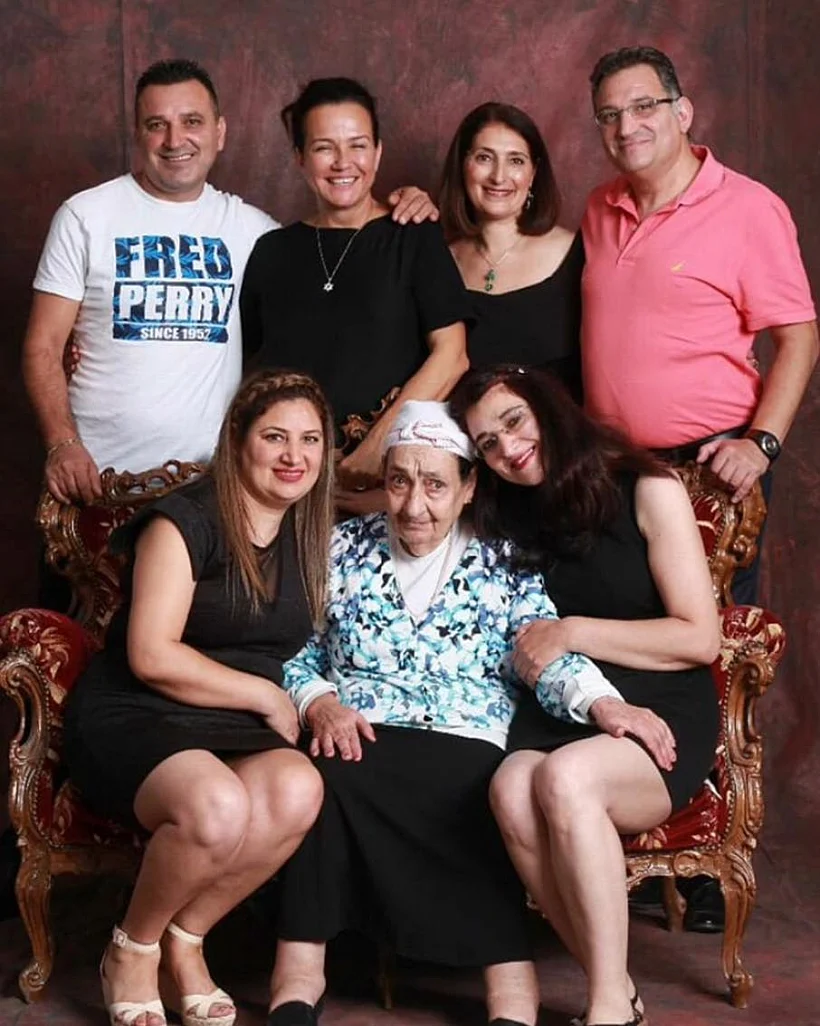 מרי פרץ עם ילדיה