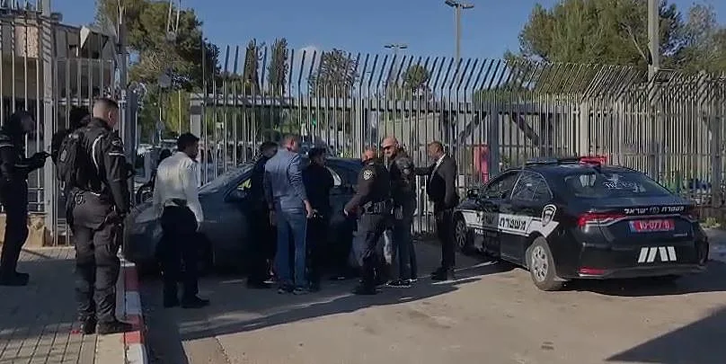 חסימה בשער הכנסת