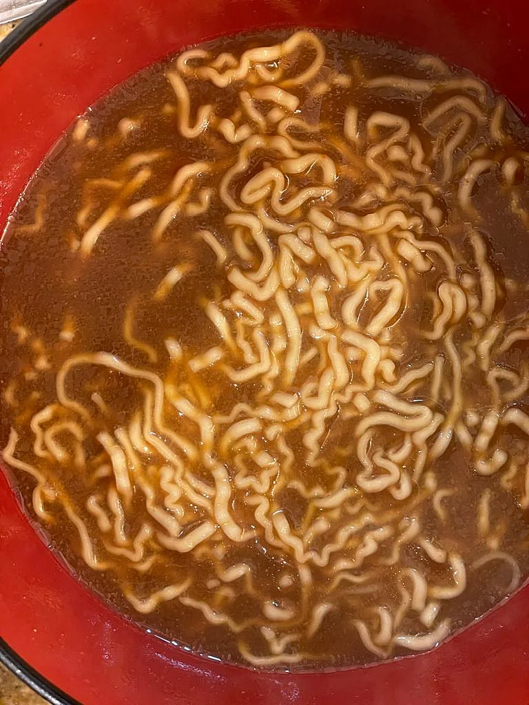 ראמן טבעוני של נוגשים