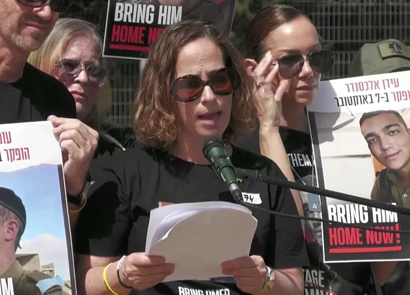 אמו של מתן אנגרסט