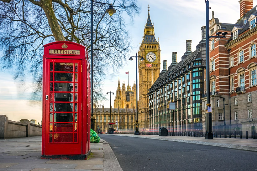 London,,england, ,the,iconic,british,old,red,telephone,box