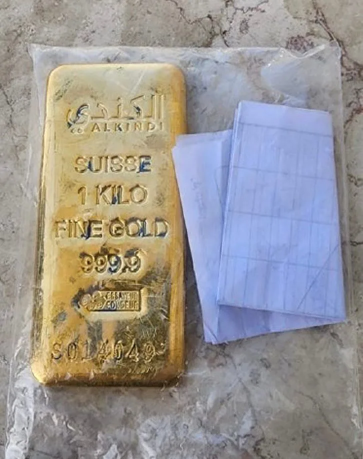 מטיל זהב שנמצא בבית אחותו של הנייה