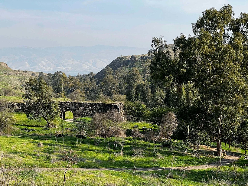 שביל בין הגשרים