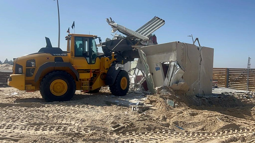 הריסת התשתיות בחוף זיקים