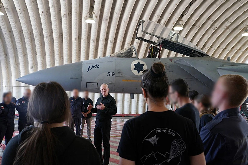 יואב גלנט בבסיס חיל האוויר