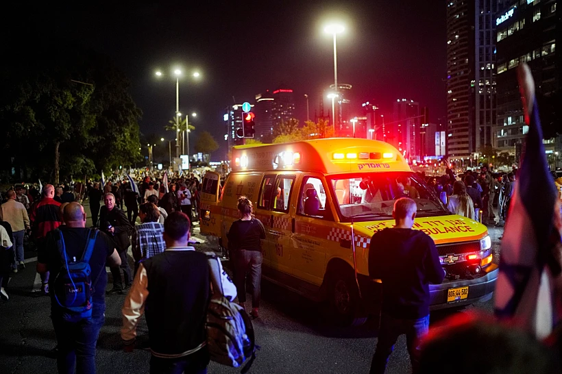 פינוי המפגינים שנדרסו לביה"ח איכילוב