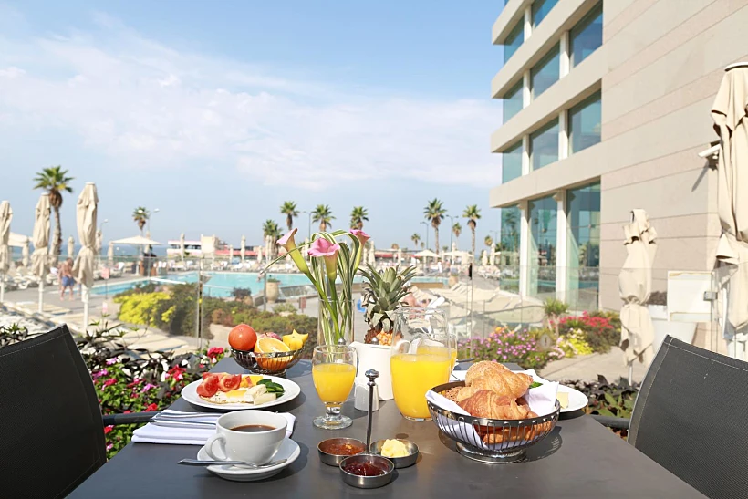 ארוחת בוקר במלון דיויד אינטרקונטיננטל