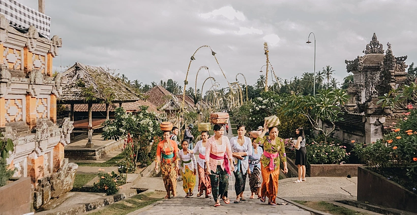 טקסים ותהלוכות ססגוניות בבאלי