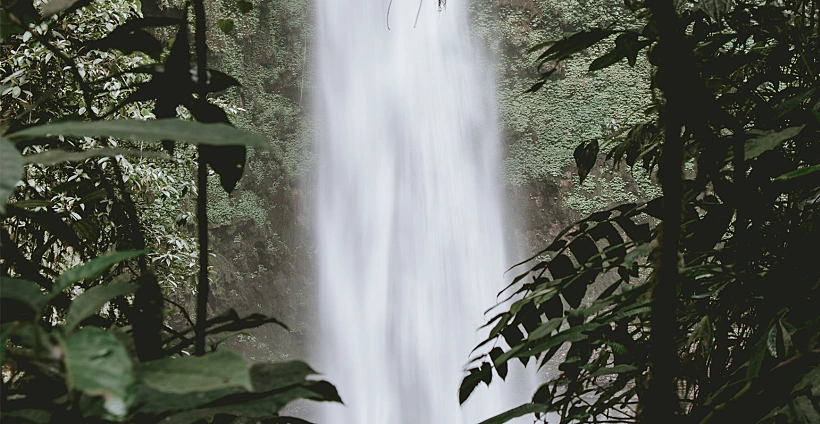 מפל Nungnung שנמצא בחבל אובוד