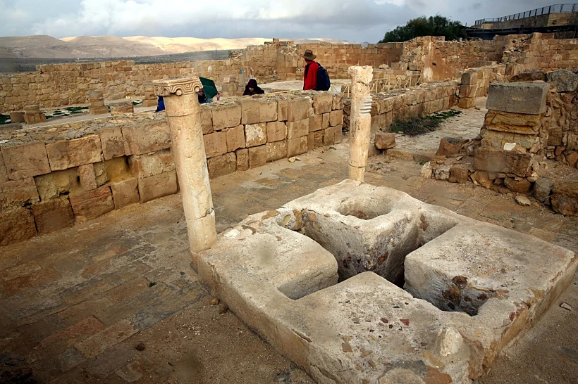 מטיילים בגן הלאומי ממשית בנגב (ארכיון)