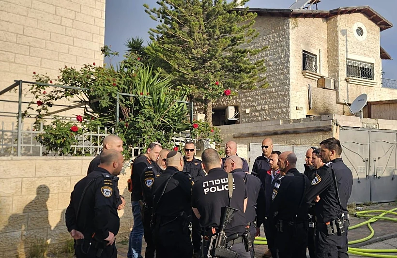כוחות משטרה בזירת השריפה בהוסטל בירושלים