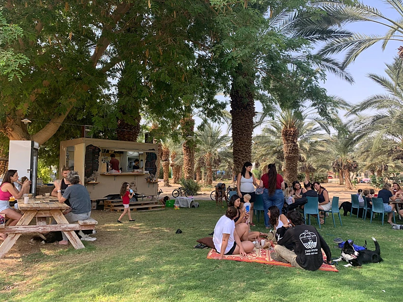 עגלת קפה 'קפאין' בפארן