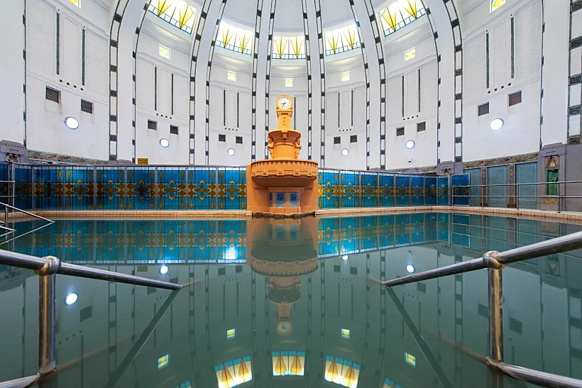 מלון THERMIA PALACE בפישטניי