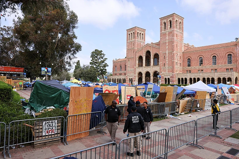 מפגינים פרו-פלסטינים באוניברסיטת קליפורניה בלוס אנג'לס (UCLA)