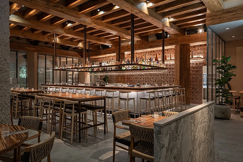 מסעדת על הנהר