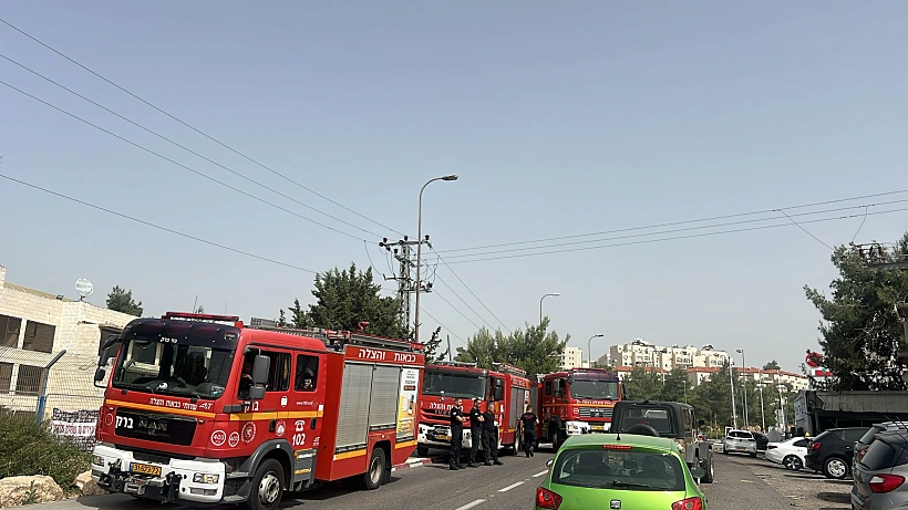 כוחות כיבוי בזירת השריפה בעין נקובא ואבו גוש שבאזור ירושלים