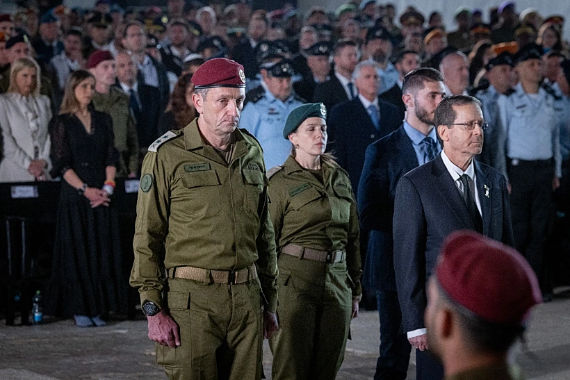 הנשיא יצחק הרצוג והרמטכ"ל הרצי הלוי בטקס יום הזיכרון בכותל