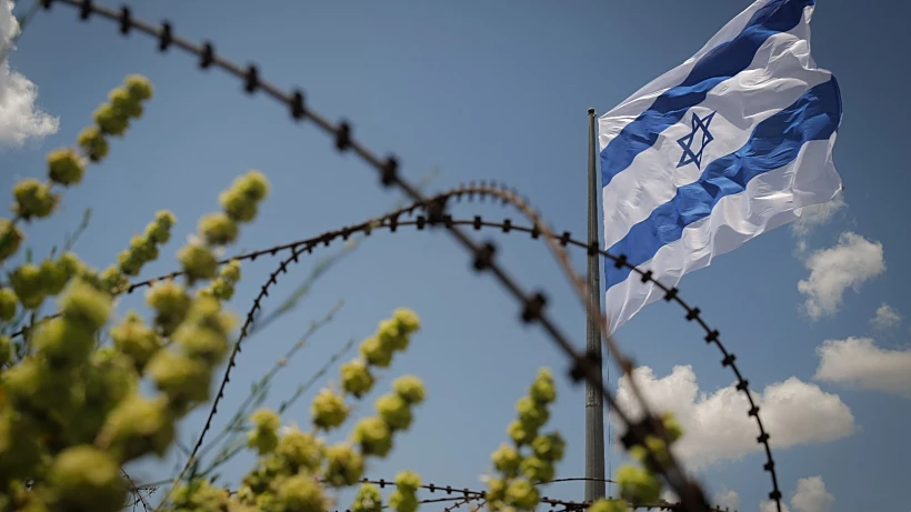 יום הזיכרון לחללי מערכות ישראל ופעולות האיבה תשפ"ד, דגל ישראל מונף באנדרטה לזכר הנופלים בתל סאקי