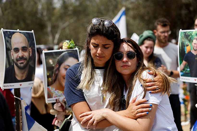 מתייחדים עם זכר הנרצחים באתר הטבח בפסטיבל נובה ברעים
