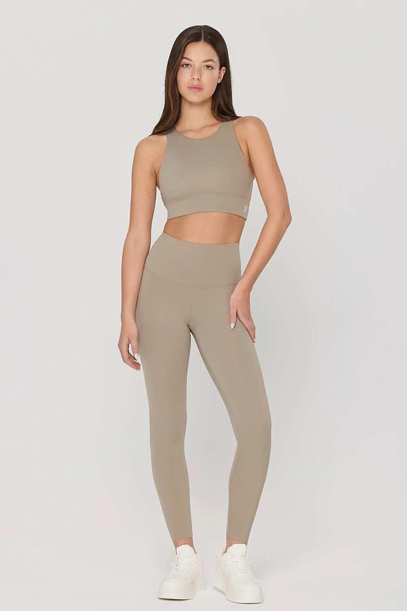 בגדי הספורט של סטרונגפול