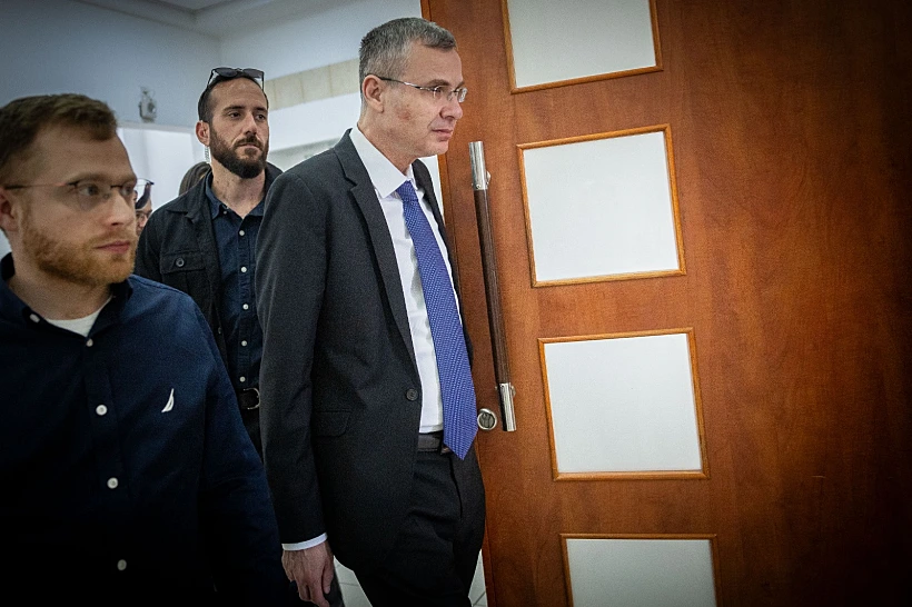 השר יריב לוין בבית המשפט