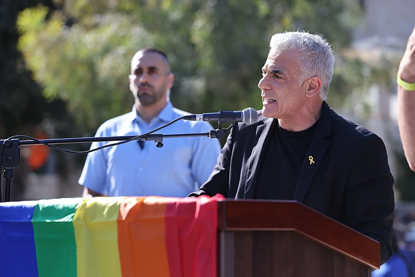 ראש האופוזיציה יאיר לפיד במצעד הגאווה בירושלים