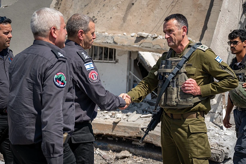 הרמטכ"ל, רב-אלוף הרצי הלוי, ונציב כבאות והצלה לישראל, רב-טפסר אייל כספי