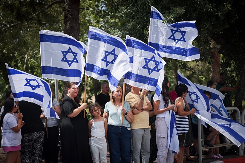 מאות מלווים את את פקד ארנון זמורה בדרכו האחרונה