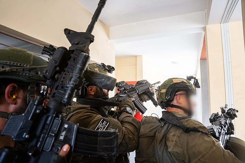 תיעוד מפעילות הלוחמים במבצע לשחרור החטופים בנוסייראת