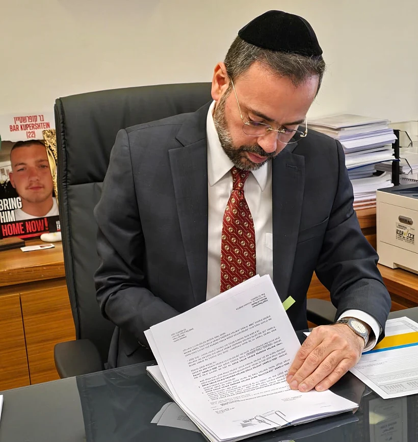 שר הבריאות בוסו חותם על התקנות