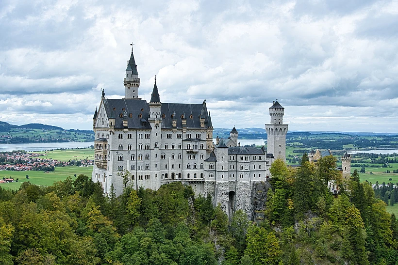 טירת ניושוונשטיין – Schloss Neuschwanstein - בוואריה מינכן גרמניה