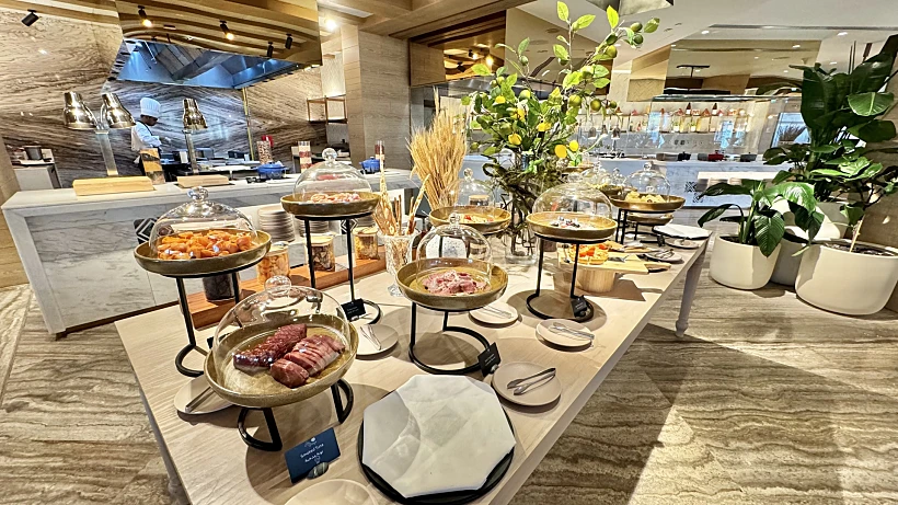 ארוחת הבוקר במלון