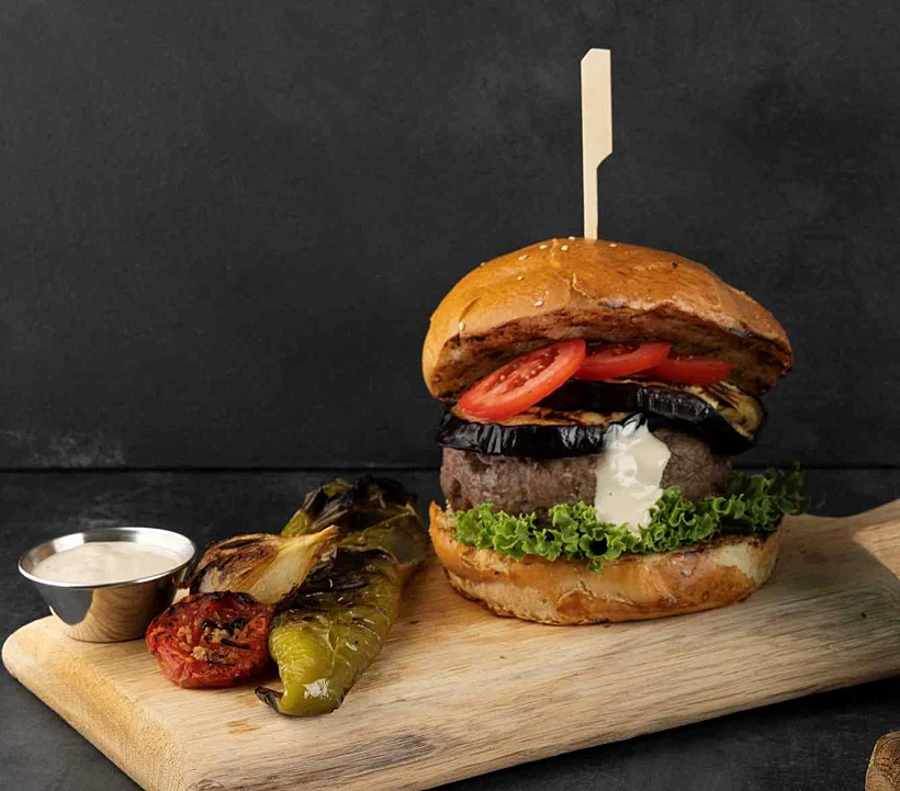 המבורגר במילוי טחינה