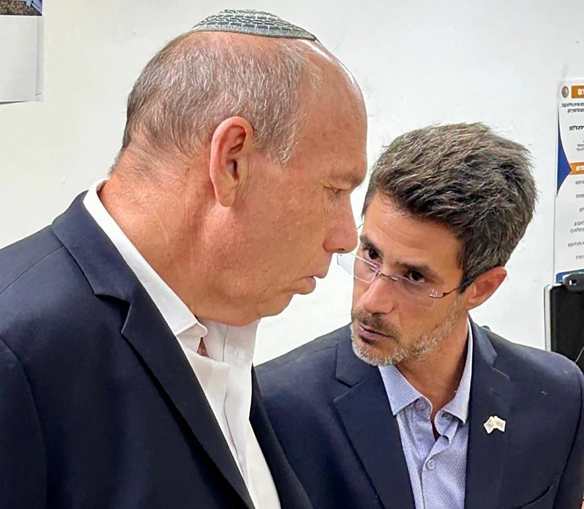 מבקר המדינה מתניהו אנגלמן וראש עיריית קריית שמונה, אביחי שטרן