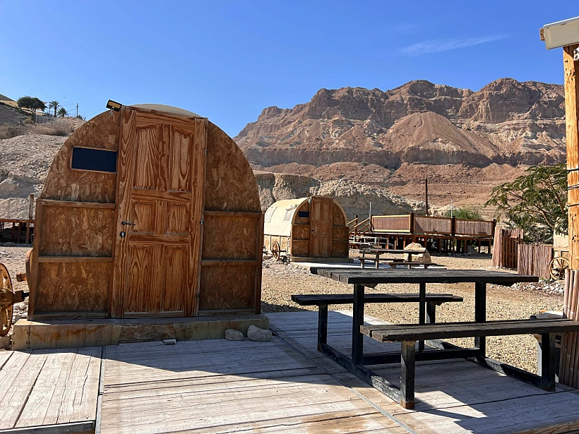 בדולינה עין גדי גלמפינג