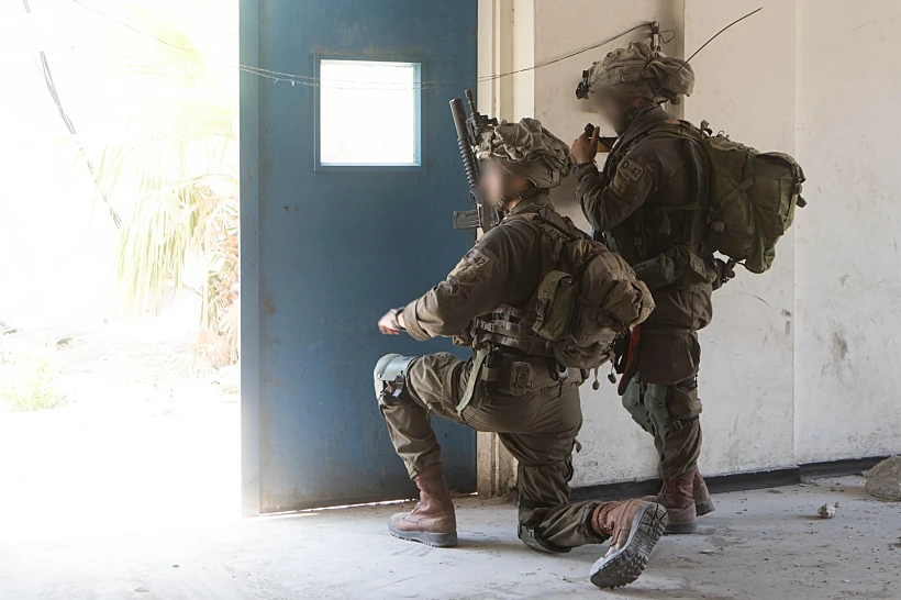 צה"ל חמאס פשיטת כוחות קומנדו על מטה אונר"א ועל אוניברסיטה בעזה