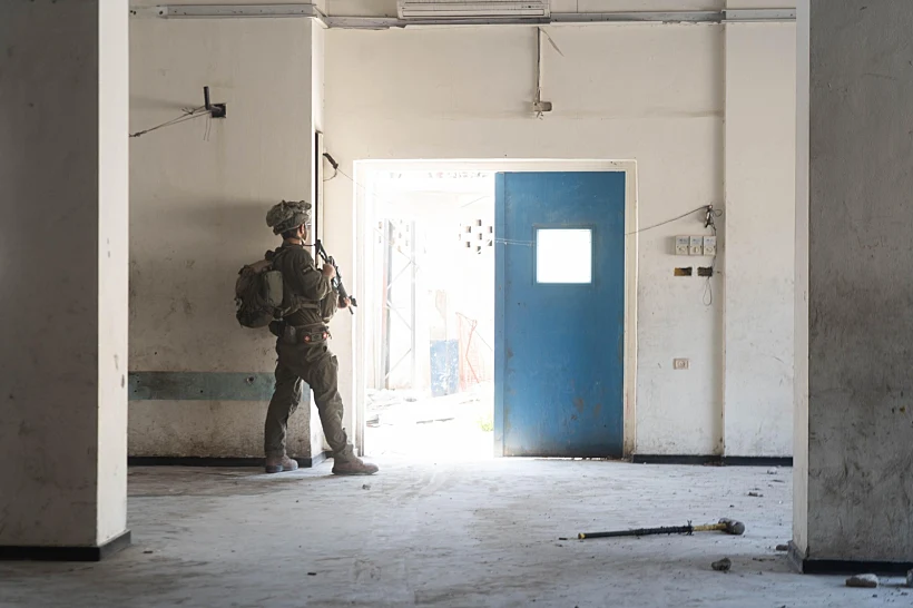 צה"ל חמאס פשיטת כוחות קומנדו על מטה אונר"א ועל אוניברסיטה בעזה