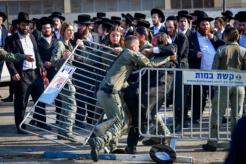עימותים בהפגנת חרדים מול הבקו"ם בבסיס תל השומר