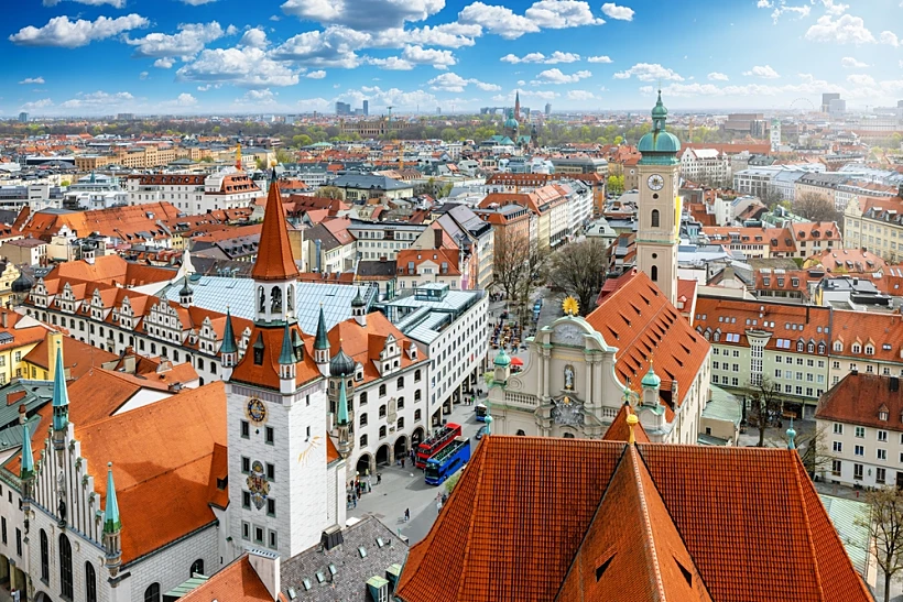 Elevated,view,of,the,skyline,of,munich,,germany,,with,the