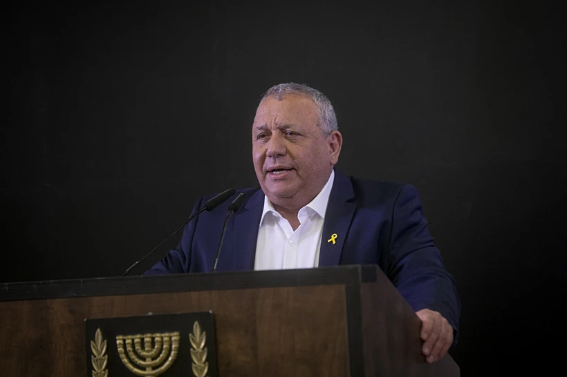איזנקוט במסיבת העיתונאים