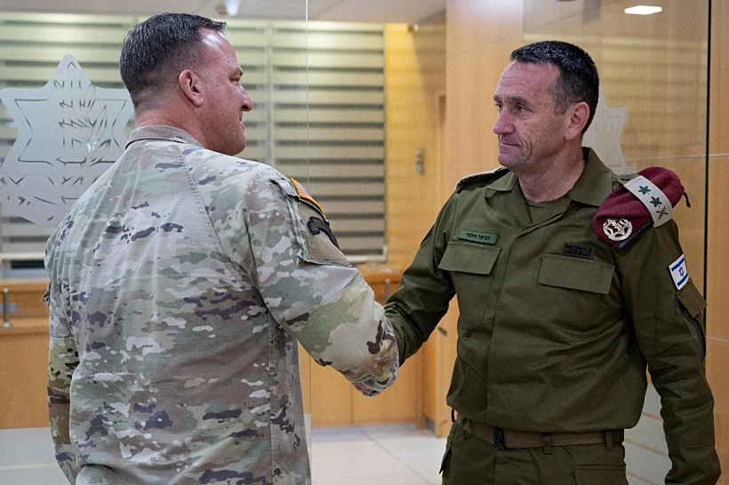 הרמטכ"ל הרצי הלוי ומפקד פיקוד המרכז, סינטקום, בצבא ארה"ב, גנרל מייקל אריק קורילה