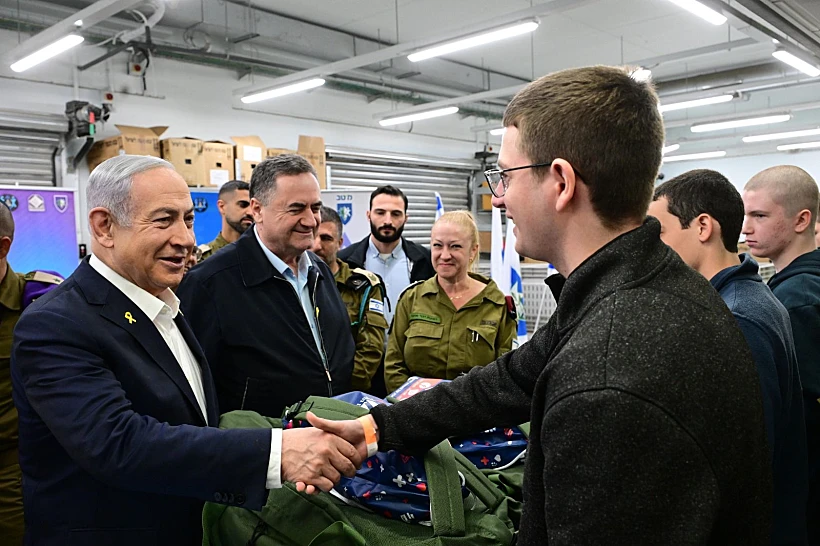 נתניהו בביקור מתגייסים