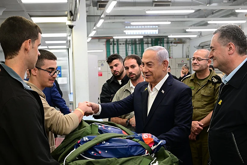 נתניהו בביקור מתגייסים