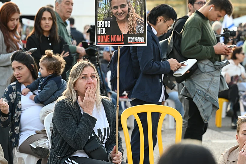אלפים בכיכר החטופים בת"א