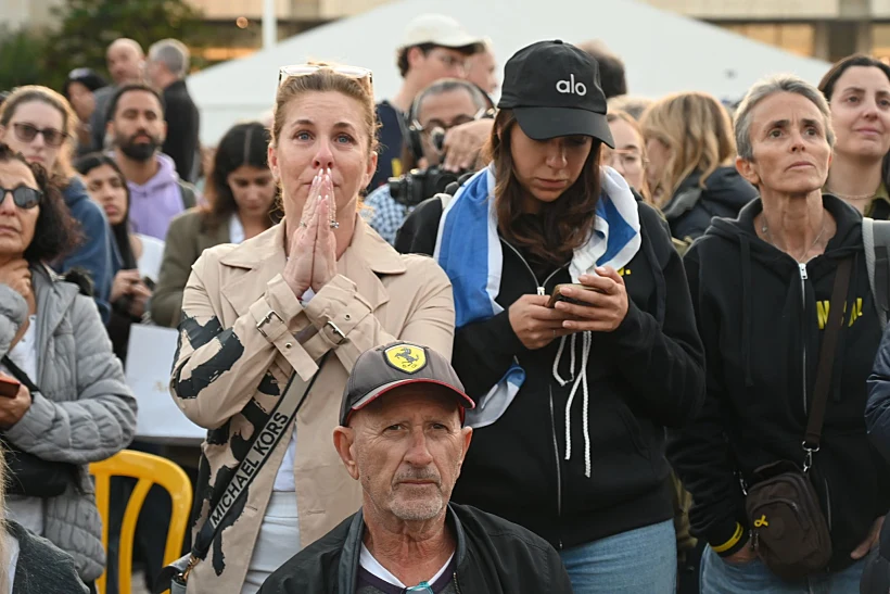 אלפים בכיכר החטופים בת"א