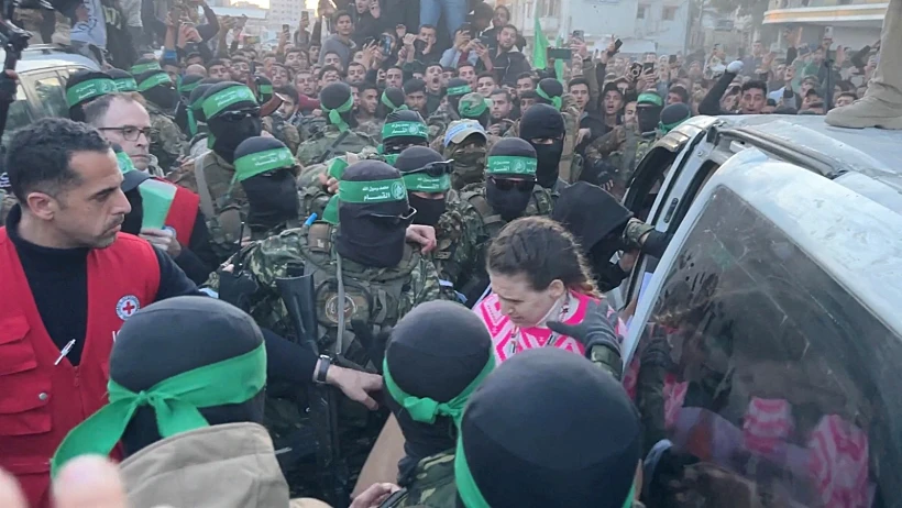 דורון שטיינברכר מועברת מחמאס לידי הצלב האדום