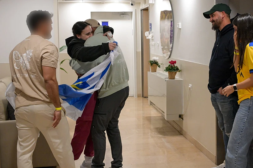 אמילי דמארי מתאחדת עם משפחתה בבי"ח שיבא