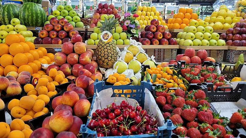 שוק פירות וירקות מקומיים