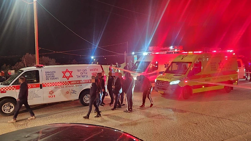 אמבולנסים בזירת הרצח הכפול בוואדי עארה